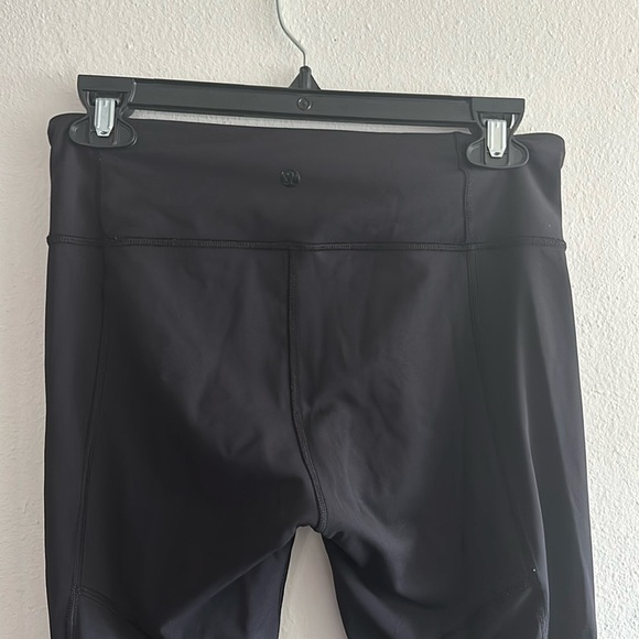 Size 6 black lulu lemon capris - Picture 1 of 5